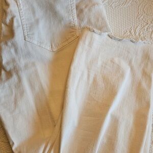 Never worn NYDJ White frayed ankle jeans